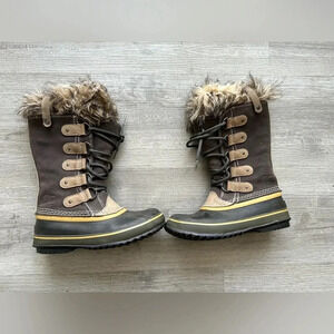 Sorel boots size 7 very roomy waterproof army green suede with faux fur.